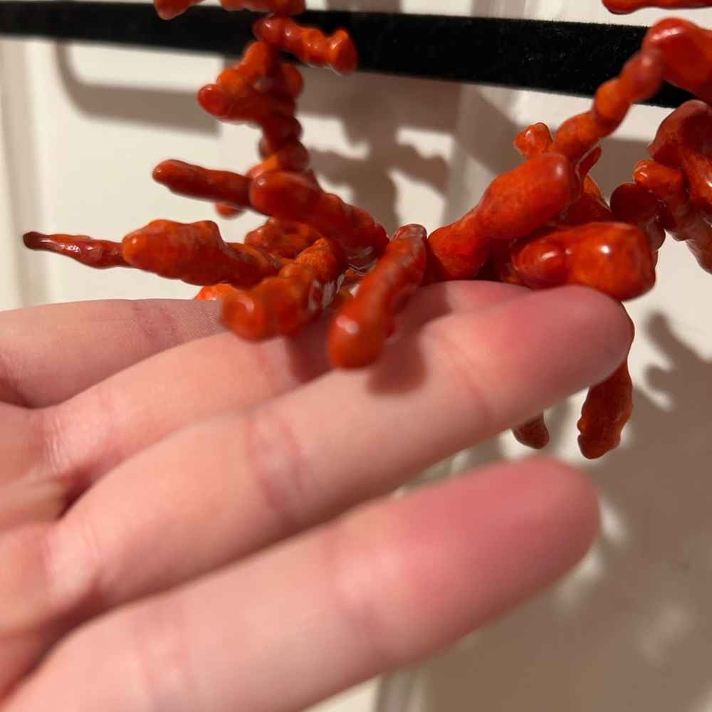 Coral branch necklace - Picture 6 of 10